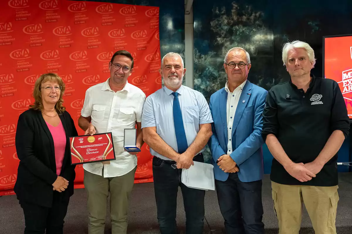 La boulangerie Aux Plaisirs Des Clayes récompensée par La Médaille l’Excellence artisanale
